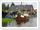 Hier ein großens Fest mit einer Schiffstaufe . . . Hier ein großens Fest mit einer Schiffstaufe . . .