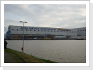 Der größte Arbeitgeber von Papenburg ist die Meyer Werft. Hier werden die größten Schiffe Europa´s gebaut. Der größte Arbeitgeber von Papenburg ist die Meyer Werft. Hier werden die größten Schiffe Europa´s gebaut.